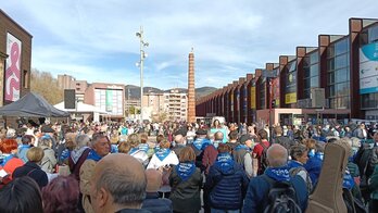 «Etxera kantuz, topaketa», Durangon.