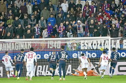 Manu Justo marca el empate que restablecía el empate en el marcador.