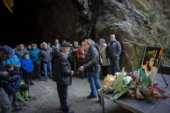 Mikel Zabalzari lore eskaintza, orain dela 40 urte bere gorpua agertu zen lekuan, Endarlatsan.