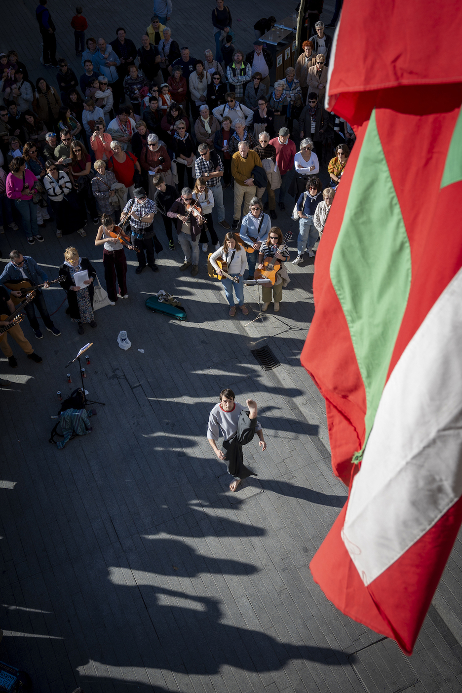 Jon Alkainek aurreskua dantzatu du. Jon Alkainek aurreskua dantzatu du.