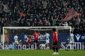 Víctor Muñoz ha abierto el marcador con un testarazo adelantándose a Toljan.