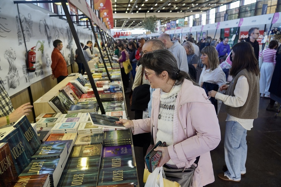 Antolatzaileen arabera, «milaka eta milaka» lagun iragan dira Durangoko Azokatik.