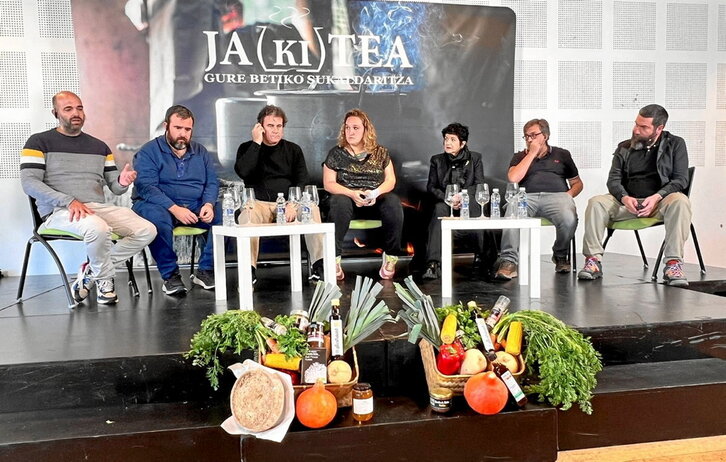 Saran eginiko mahai-inguruetan sukaldariak eta ekoizleak elkartu ziren.