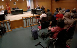 Algunos de los antiabortistas que fueron juzgados, en la primera sesión.