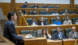 El consejero de Hacienda y Finanzas, Noël d’Anjou, defendió su propuesta y criticó a la oposición.