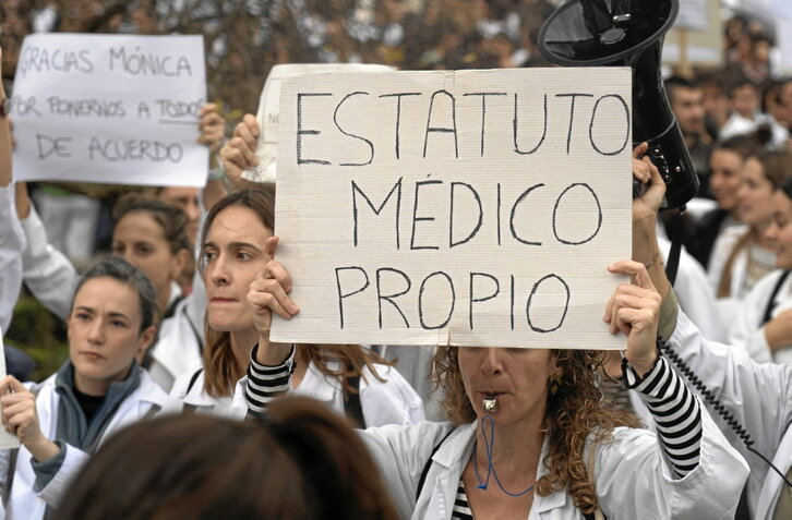 Manifestación organizada ayer en Bilbo por el Sindicato Médico de Euskadi.