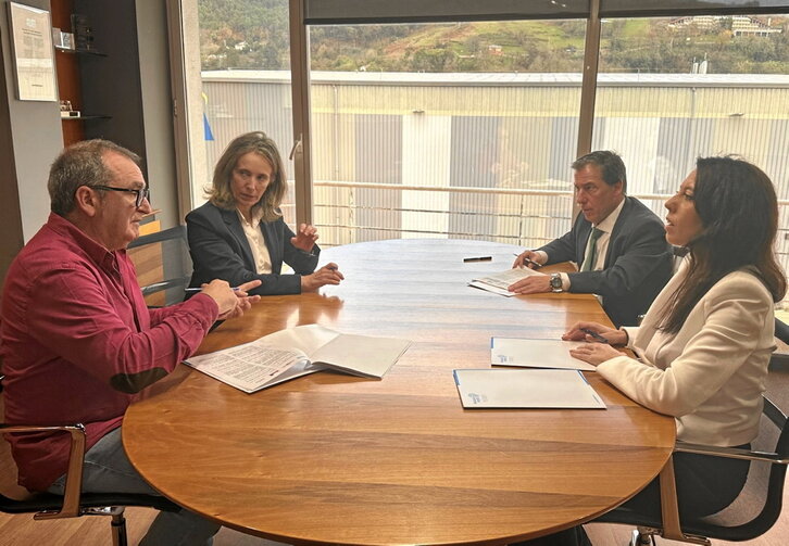 Teo Alberro, Izaskun Goñi, Txaber Ouro y Azahara Domínguez, en el nuevo edificio La Herrera.