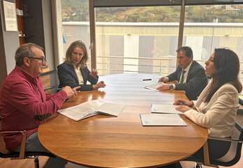 Teo Alberro, Izaskun Goñi, Txaber Ouro y Azahara Domínguez, en el nuevo edificio La Herrera.