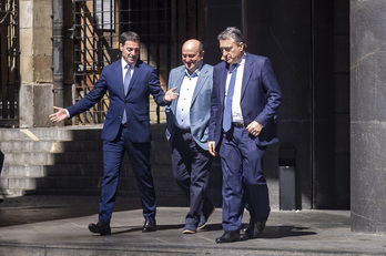 Ortuzar entre Pradales y Esteban.