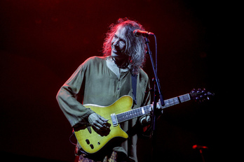 Robe Iniesta, durante un concierto en Madrid en 2024.