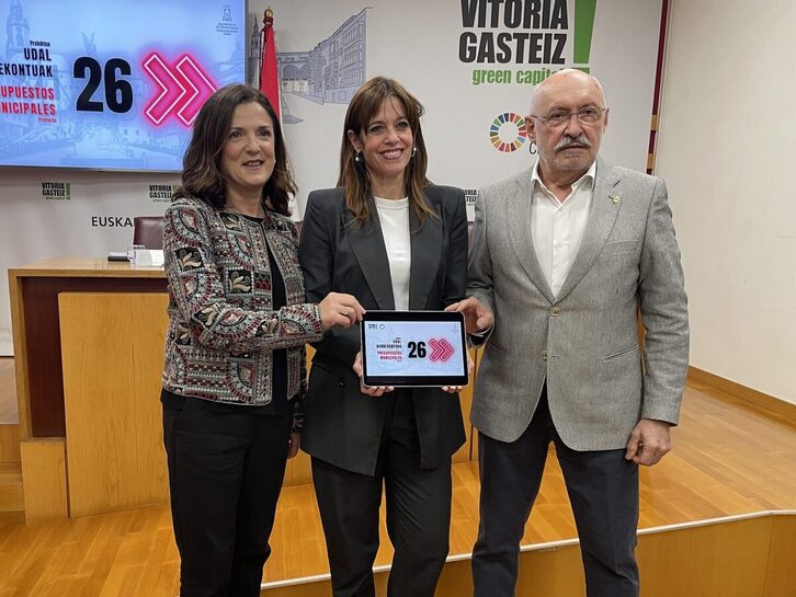 Artolzabal, Etxebarria y Armentia en la presentación de las cuentas.