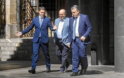 Imanol Pradales, Andoni Ortuzar y Aitor Esteban en una imagen de archivo.