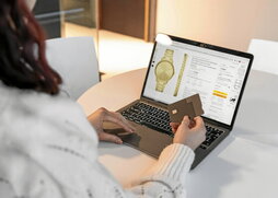 Online erosketen kopurua handitzeak aukerak handitzen dizkie iruzurgileei.