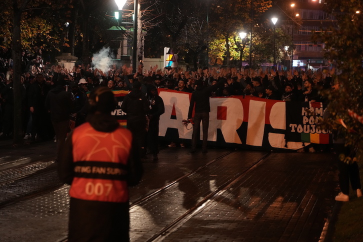 Así ha llegado la hinchada del PSG a San Mamés.