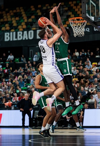 Luke Petrasek ha sido el jugador más destacado ante el Sporting de Portugal.