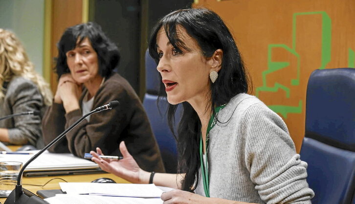 Agurne Gaubeka, Gasteizko Parlamentuan.