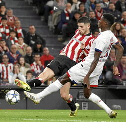 Oihan Sancet, en un disparo que se marchó desviado.