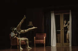 Peeping Tom talde ospetsua. 