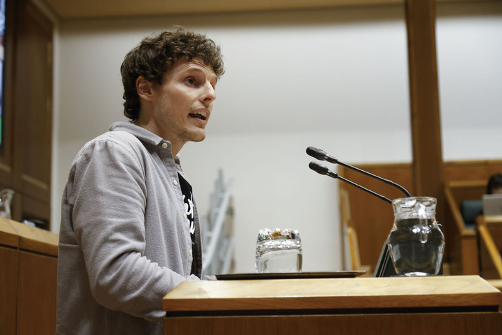 El parlamentario de EH BIldu Xabier Astigarraga puso un ejemplo de las prisas de esta ley. 