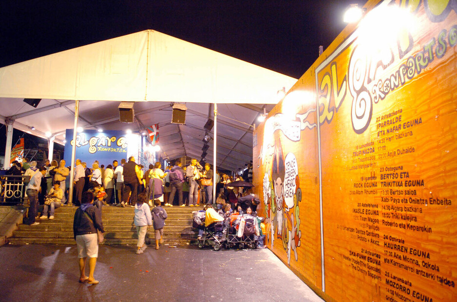 1994an sortu zen euskara ardatz daukan Algara Konpartsa.