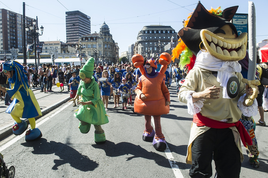 Algara konpartsaren irudia den Pellot pirata, Zaparrada haur konpartsaren aurkezpenean.