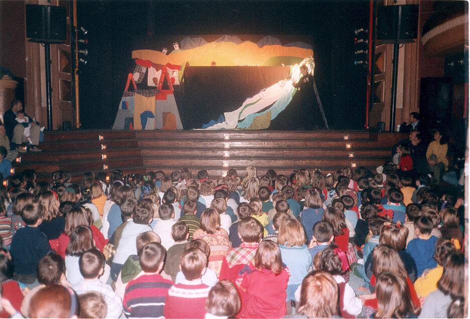 Umeentzako antzerkia Kafe Antzokia, 2000. urtean.