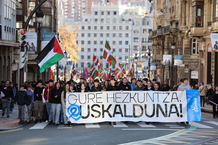 Ikamak Bilbon egin duen manifestazioa, Arriaga plazatik Kale Nagusira bidean.