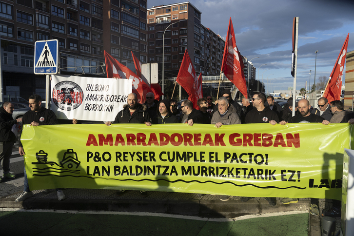 Concentración de los amarradores del puerto en Santurtzi.