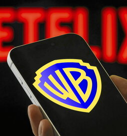 Netflixek Warner eskuratzea lortu zuela zirudien, baina Paramountek ez du etsi oraindik.