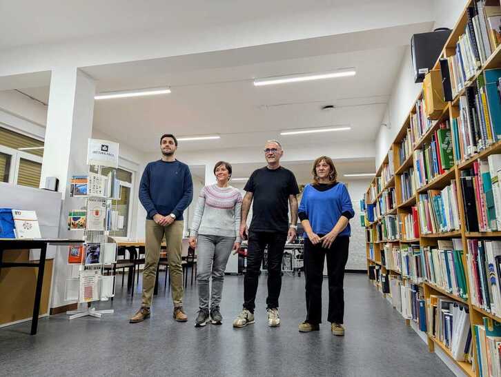 La dirección dimisionaria del CREENA, liderada por Domblás (segundo por la derecha).