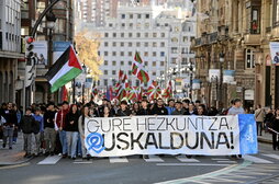 Ikamak Bilbon egindako manifestazioa, Arriaga plazatik Kale Nagusira bidean.