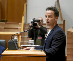 Xabier Astigarraga evienció las carencias, improvisaciones y fallas que EH Bildu ve en esta ley que califica de «contrarreforma».