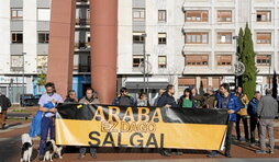 Artium parean egin zuten elkarretaratzea.