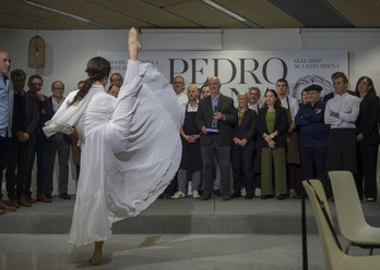 Aurresku de honor para Subijana, rodeado de compañeros y amigos.