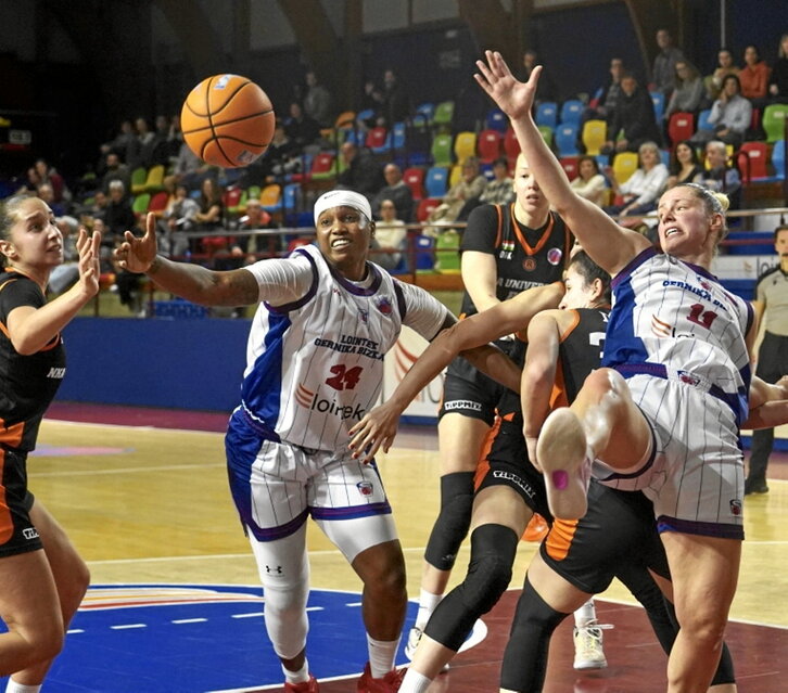 Adams ha sido un puntal en el rebote.