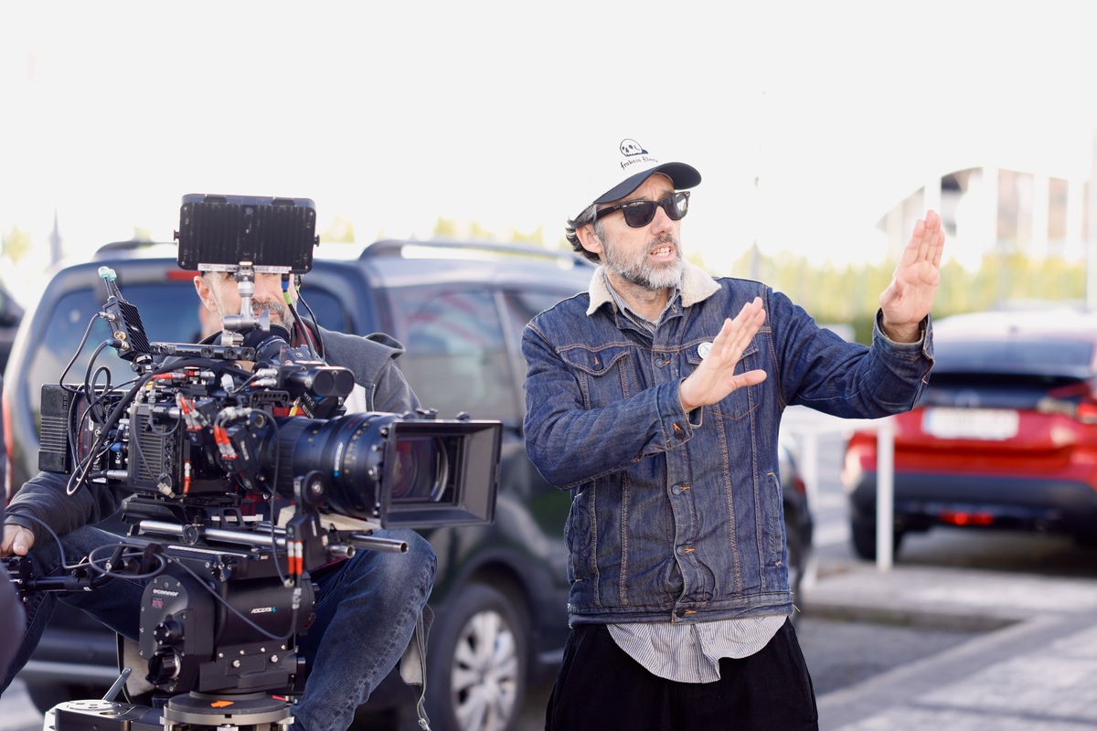 «Geroz eta gehiago egiten diot ihes superartistaren izaerari»