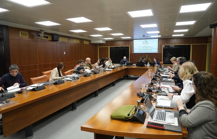 Reunión de la Comisión de Hacienda en la que se han ido rechazando 1.227 enmiendas.