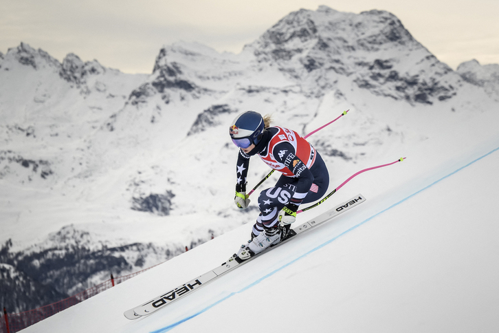 Lindsey Vonn desciende St. Moritz a toda velocidad.