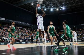 Bassala Bagayoko se lastimó la muñeca ante el Sporting de Portugal.