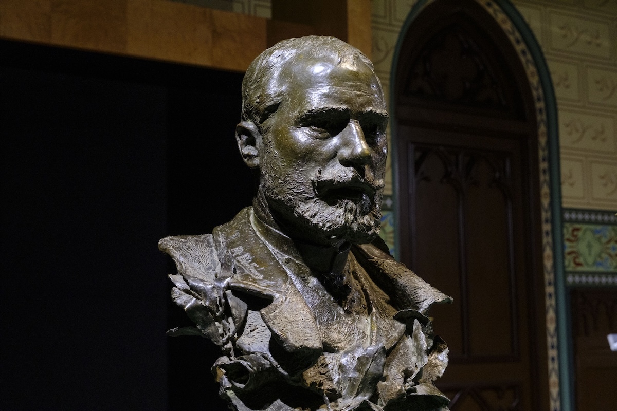 Busto en bronce del tenor Julián Gayarre. | AYUNTAMIENTO DE IRUÑEA