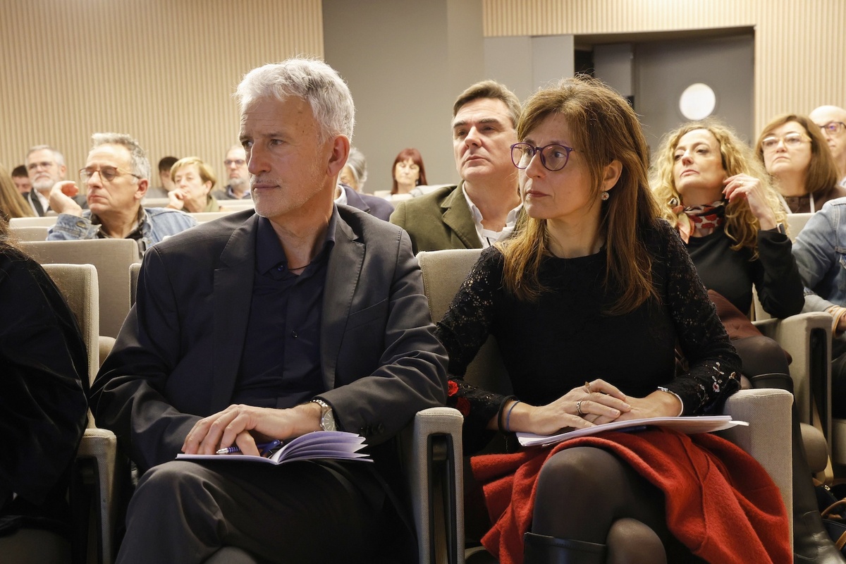 Inés Soria, asesora penitenciaria del Gobierno de Lakua, e Iñaki Subijana, presidente del TSJPV que ha cerrado las jornadas. (Maialen Andres | Foku)