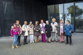 Algunas de las mujeres que han aportado su testimonio han visitado el museo Balenciaga.