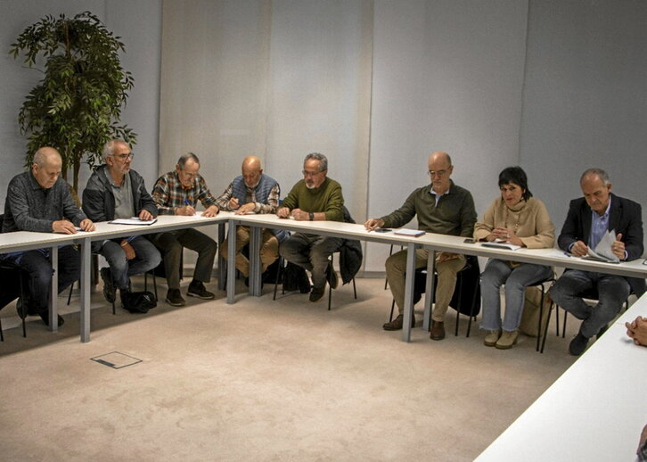 Encuentro mantenido por EH Bildu y varias asociaciones de pensionistas.