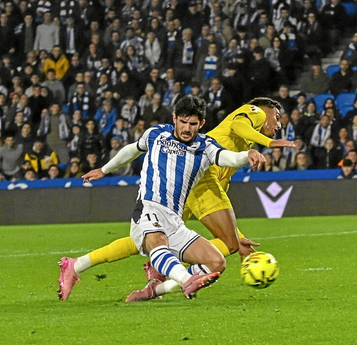 Guedes dispara para anotar el 1-0, nadie imaginaba lo que vendría después.