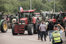 Iazko ekainean Paysans en colere ( Laborariak kexu') dinamikaren barnean eginiko blokeo baten irudia.