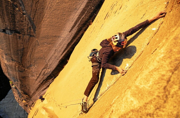 Argazkietan, Sasha DiGiulian, Kapitaineko «Platinum» bidean sinatutako jardueran.