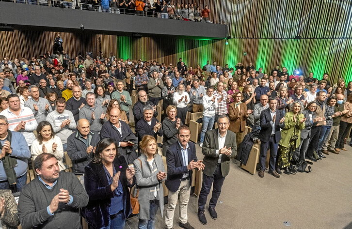 Miembros del EBB y del Gobierno autonómico, en la primera fila del acto de cierre de la IX Asamblea General del PNV.