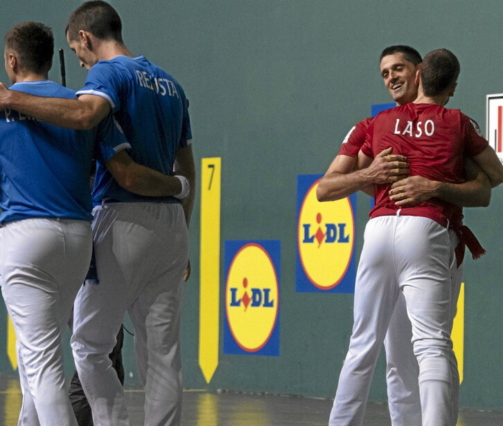 Laso eta Albisu, pozik elkar besarkatzen, hirugarren garaipena eskuratuta.