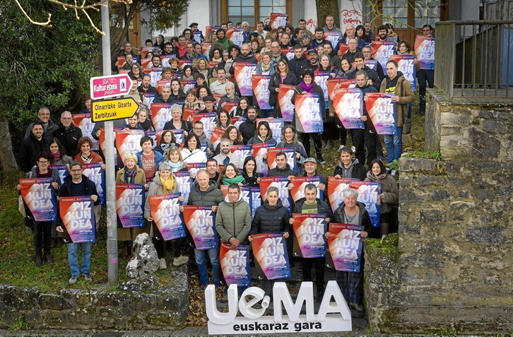 UEMAko kideak, atzo Etxarri Aranatzen egin zuten urte amaierako Batzar Nagusian.