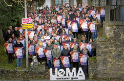 UEMAko kideak, atzo Etxarri Aranatzen egin zuten urte amaierako Batzar Nagusian.